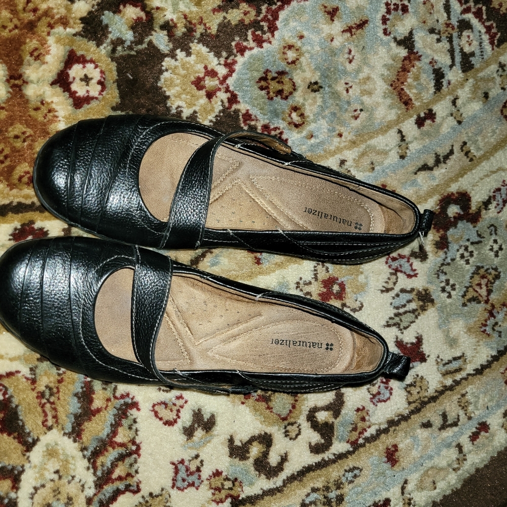 Naturalizer Black Leather Flats